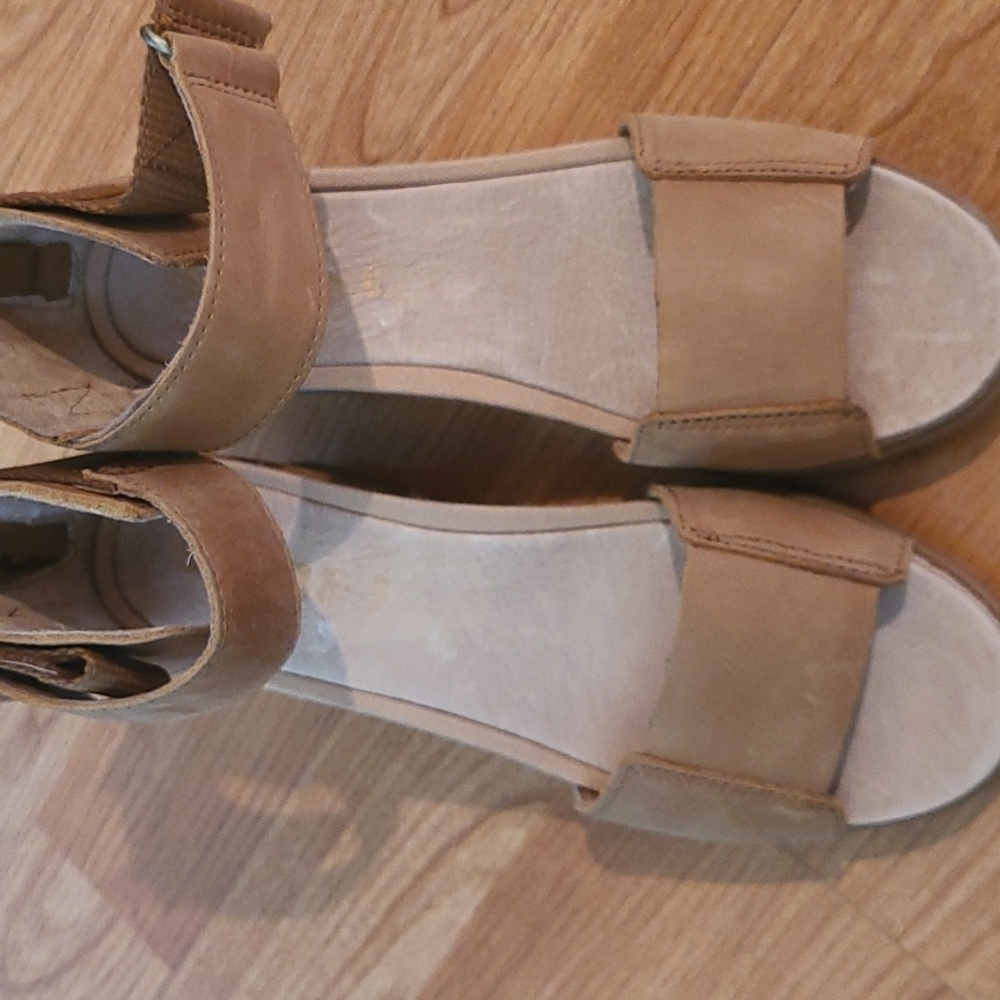 Like new Sorel size 6.5 shoes